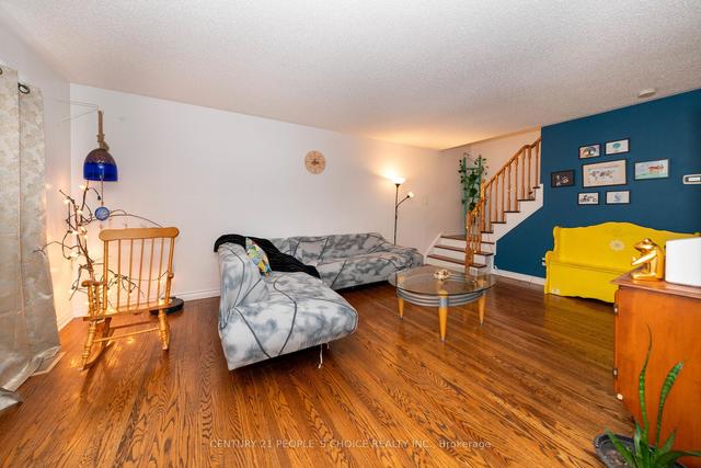 260 Town House Cres, Townhouse with 3 bedrooms, 1 bathrooms and 1 parking in Brampton ON | Image 37