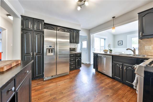 313 East Side Cres, House detached with 4 bedrooms, 2 bathrooms and 4 parking in Burlington ON | Image 11