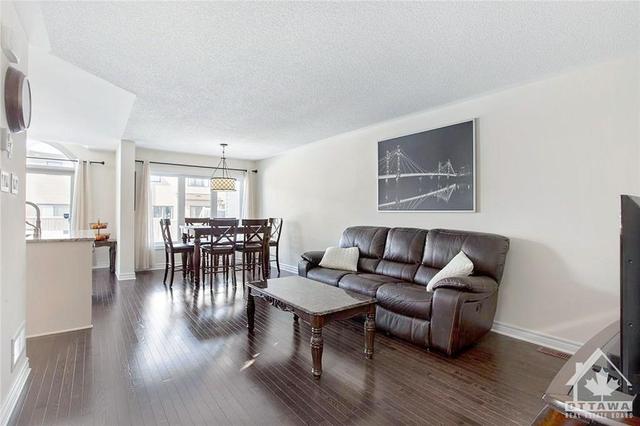 109 Calvington Ave, Townhouse with 3 bedrooms, 3 bathrooms and 3 parking in Ottawa ON | Image 5