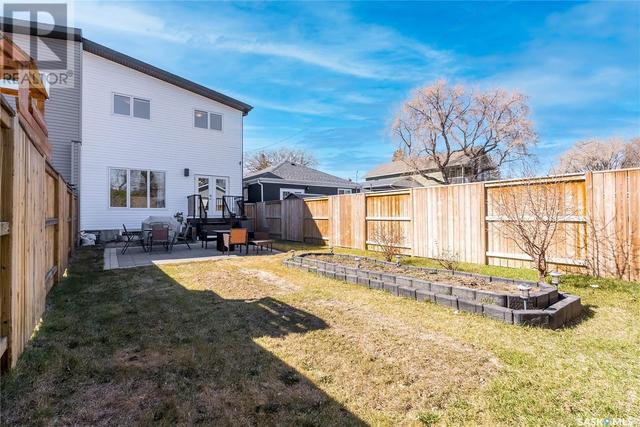 327 2nd Street E, House semidetached with 3 bedrooms, 3 bathrooms and null parking in Saskatoon SK | Image 42