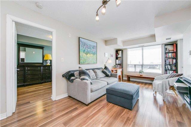 1001 - 225 Wellesley St E, Condo with 2 bedrooms, 2 bathrooms and 1 parking in Toronto ON | Image 1