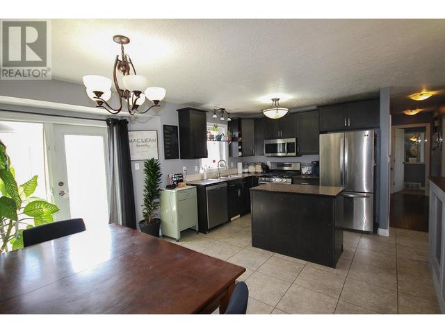 1717 87 Ave, House detached with 3 bedrooms, 3 bathrooms and 2 parking in Dawson Creek BC | Image 6
