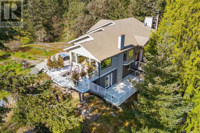 8518 Tribune Terr, House detached with 5 bedrooms, 3 bathrooms and 4 parking in North Saanich BC | Image 2