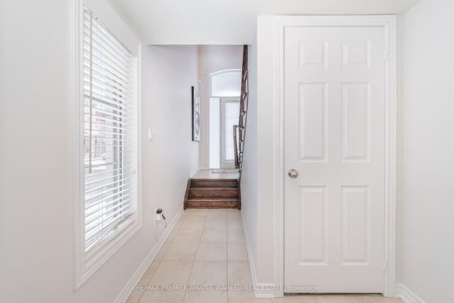 49 Sandwell St, House attached with 3 bedrooms, 4 bathrooms and 3 parking in Vaughan ON | Image 26