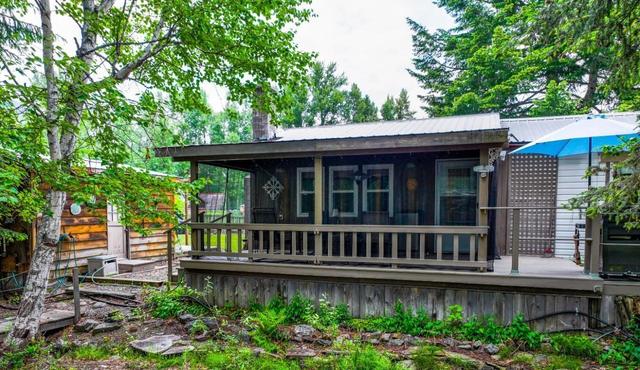 8918 Moyie Avenue, House detached with 2 bedrooms, 1 bathrooms and null parking in Central Kootenay B BC | Image 25