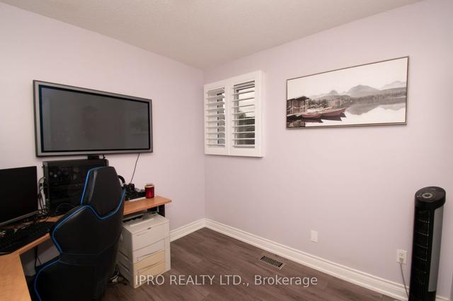 1033 Mississauga Vly Blvd, House detached with 3 bedrooms, 2 bathrooms and 5 parking in Mississauga ON | Image 16