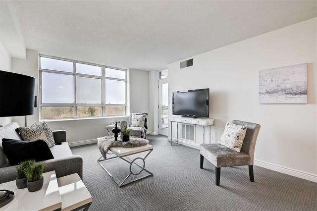 810 - 1093 Kingston Rd, Condo with 1 bedrooms, 1 bathrooms and 1 parking in Toronto ON | Image 2