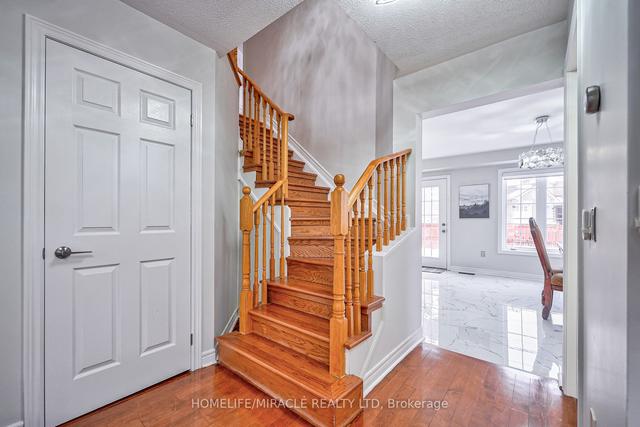 229 Williamson Rd, House detached with 3 bedrooms, 3 bathrooms and 3 parking in Markham ON | Image 2