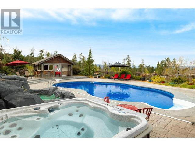 2775 Harvard Rd, House detached with 6 bedrooms, 4 bathrooms and 14 parking in Kelowna BC | Image 41