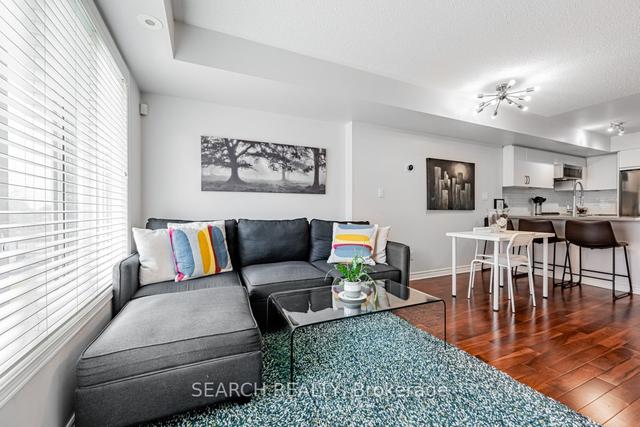 103 - 65 Turntable Cres, Townhouse with 3 bedrooms, 2 bathrooms and 2 parking in Toronto ON | Image 3