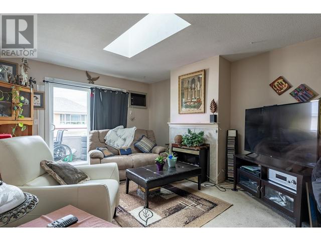 309 - 993 Klo Rd, Condo with 2 bedrooms, 1 bathrooms and 1 parking in Kelowna BC | Image 10