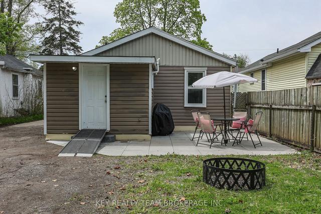 17 Churchill St, House detached with 3 bedrooms, 1 bathrooms and 3 parking in St. Catharines ON | Image 17