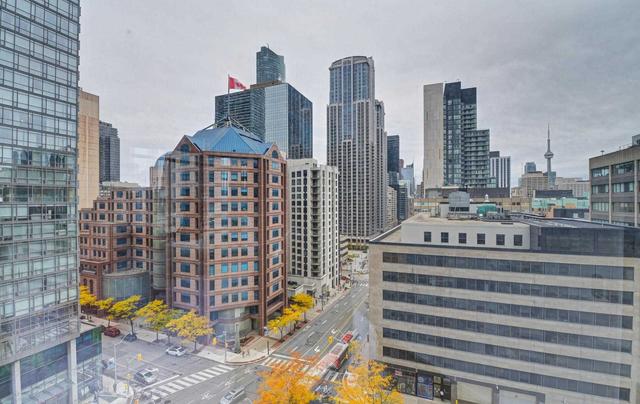 1010 - 832 Bay St, Condo with 3 bedrooms, 2 bathrooms and 1 parking in Toronto ON | Image 31