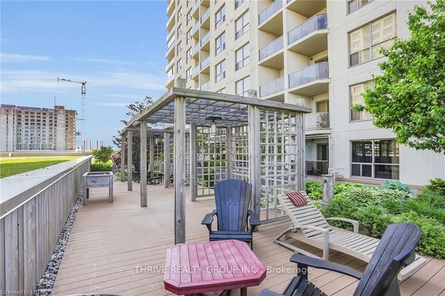 2004 - 330 Ridout St S, Condo with 2 bedrooms, 2 bathrooms and 1 parking in London ON | Image 35