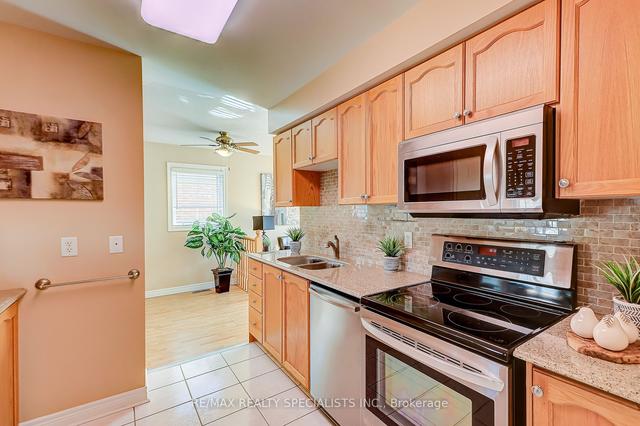27 Amberhill Tr, Condo with 2 bedrooms, 2 bathrooms and 2 parking in Brampton ON | Image 7