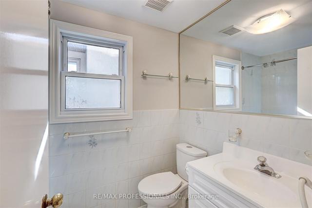 1 Winslow St, House detached with 3 bedrooms, 3 bathrooms and 3 parking in Toronto ON | Image 5