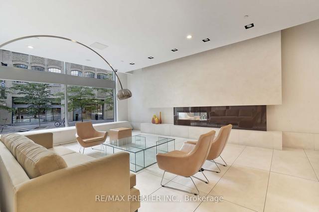 1401 - 832 Bay St, Condo with 1 bedrooms, 1 bathrooms and 0 parking in Toronto ON | Image 34
