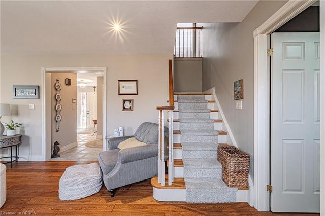 28 Macbride Crt, House detached with 4 bedrooms, 3 bathrooms and 4 parking in Brantford ON | Image 7