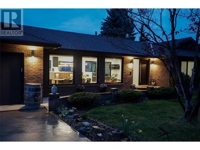 446 Okaview Road, House detached with 3 bedrooms, 3 bathrooms and 4 parking in Kelowna BC | Image 56