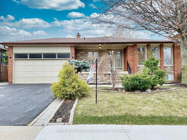 607 Queens Dr, House detached with 3 bedrooms, 2 bathrooms and 4 parking in Toronto ON | Image 1