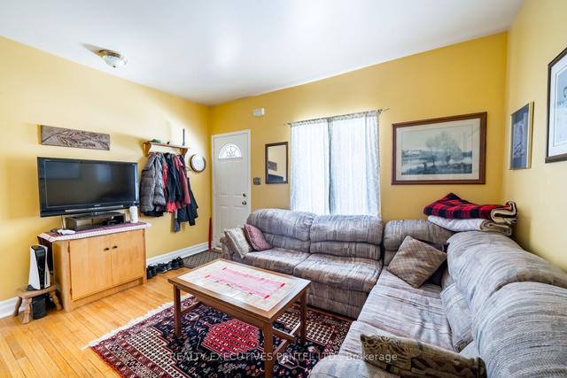 445 Rogers Rd, House semidetached with 2 bedrooms, 2 bathrooms and 0 parking in Toronto ON | Image 7