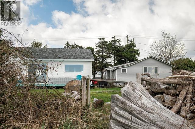 3813 Island Hwy S, House detached with 4 bedrooms, 3 bathrooms and 6 parking in Strathcona D (Oyster Bay   Buttle Lake) BC | Image 4