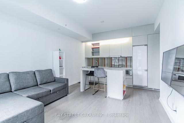 2207 - 101 Peter St, Condo with 1 bedrooms, 1 bathrooms and 0 parking in Toronto ON | Image 1