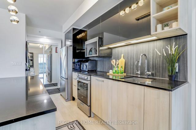 402 - 31 Tippett Rd, Condo with 3 bedrooms, 2 bathrooms and 1 parking in Toronto ON | Image 2