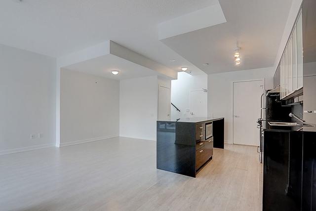 th09 - 19 Singer Crt, Townhouse with 3 bedrooms, 3 bathrooms and 1 parking in Toronto ON | Image 33