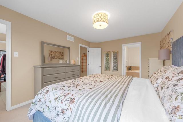 561 Dalewood Cres, Townhouse with 3 bedrooms, 3 bathrooms and 3 parking in Ottawa ON | Image 20