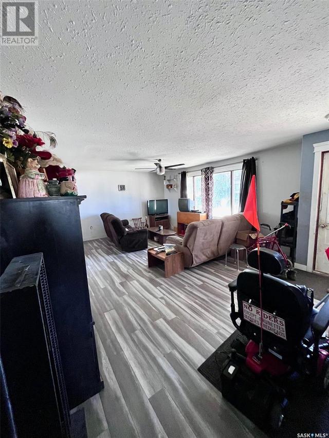 106 Stovel Ave W, House detached with 3 bedrooms, 1 bathrooms and null parking in Melfort SK | Image 3