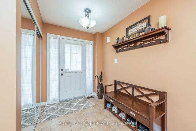 49 Oak Park Cres, House attached with 3 bedrooms, 3 bathrooms and 5 parking in Vaughan ON | Image 14