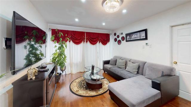 74 - 2901 Jane St, Townhouse with 3 bedrooms, 2 bathrooms and 1 parking in Toronto ON | Image 4