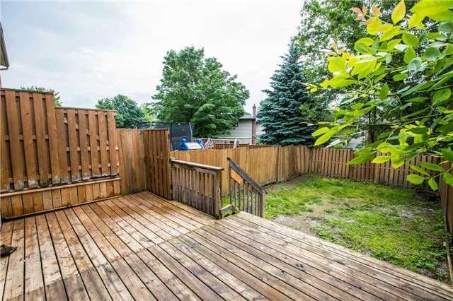 7 Burns Cir, House attached with 3 bedrooms, 1 bathrooms and 2 parking in Barrie ON | Image 9