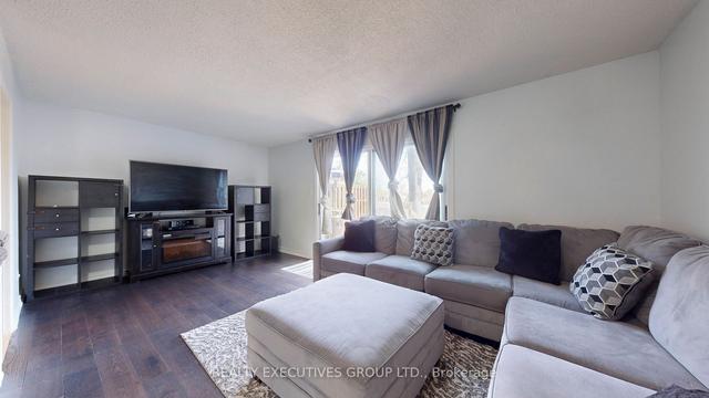 7 Greene Dr, House attached with 3 bedrooms, 3 bathrooms and 3 parking in Brampton ON | Image 3