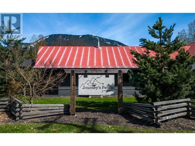 1502 Mountain View Drive, House detached with 6 bedrooms, 3 bathrooms and 10 parking in Revelstoke BC | Image 5