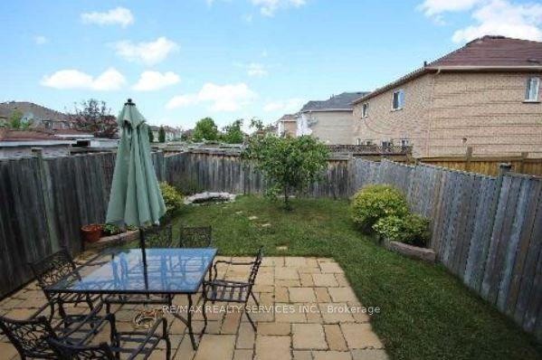 49 Native Landing Dr, House semidetached with 3 bedrooms, 2 bathrooms and 3 parking in Brampton ON | Image 4