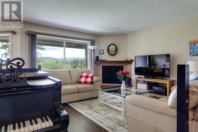 2226 Golf Course Dr, House attached with 2 bedrooms, 2 bathrooms and 2 parking in West Kelowna BC | Image 9