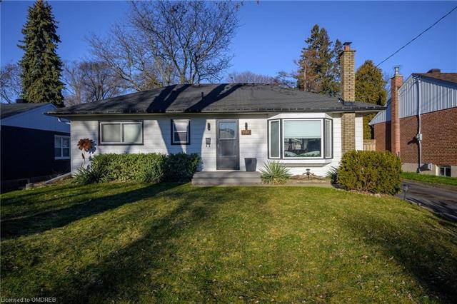 651 Inverness Avenue, House detached with 2 bedrooms, 2 bathrooms and 5 parking in Burlington ON | Image 1