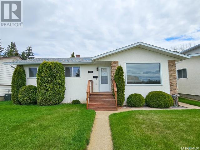 515 13th Ave Ne, House detached with 4 bedrooms, 2 bathrooms and null parking in Swift Current SK | Image 1