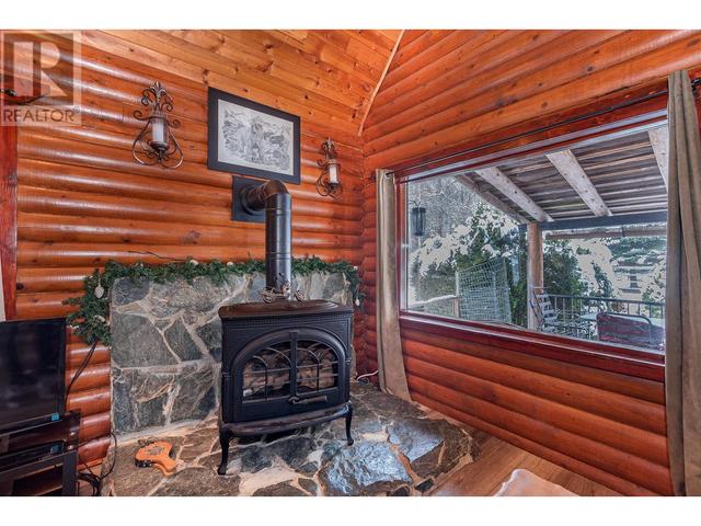 2370 Trans Canada Highway, House detached with 2 bedrooms, 1 bathrooms and 20 parking in Columbia Shuswap E BC | Image 19