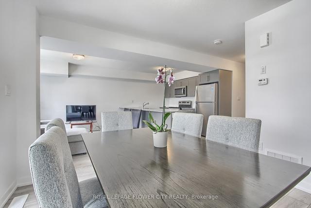 221 W Oak Trl, Townhouse with 2 bedrooms, 2 bathrooms and 2 parking in Kitchener ON | Image 9