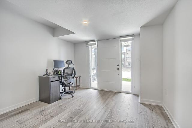 221 W Oak Trl, Townhouse with 2 bedrooms, 2 bathrooms and 2 parking in Kitchener ON | Image 36