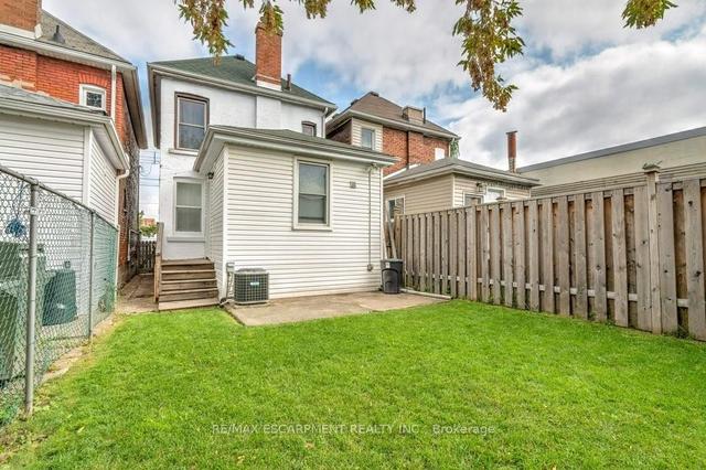 10 Lloyd St, House detached with 3 bedrooms, 2 bathrooms and 2 parking in Hamilton ON | Image 9