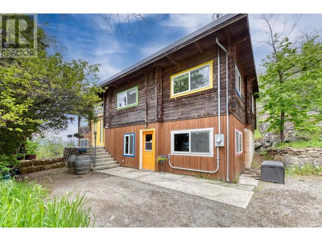 1850 Naramata Road, House detached with 3 bedrooms, 1 bathrooms and 4 parking in Penticton BC | Image 1