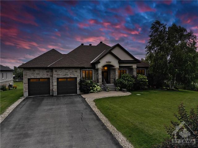 7301 Blue Water Cres, House detached with 5 bedrooms, 4 bathrooms and 8 parking in Ottawa ON | Image 4