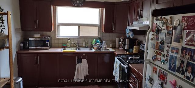 1258 Davenport Rd, House detached with 6 bedrooms, 3 bathrooms and 6 parking in Toronto ON | Image 33