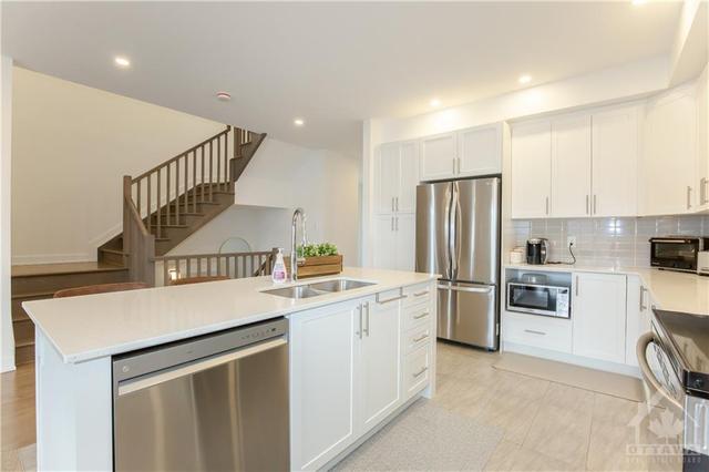 22 Mendoza Way, House detached with 4 bedrooms, 4 bathrooms and 6 parking in Ottawa ON | Image 7