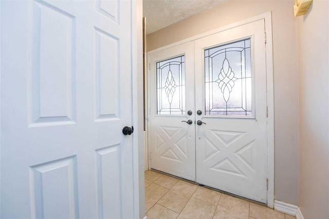 27 Cathcart Cres, House semidetached with 3 bedrooms, 3 bathrooms and 5 parking in Brampton ON | Image 11