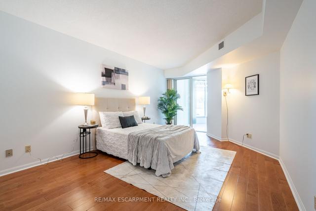 303 - 415 Locust St, Condo with 1 bedrooms, 2 bathrooms and 1 parking in Burlington ON | Image 7